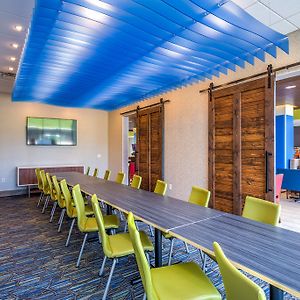 Holiday Inn Express & Suite Milroy - Reedsville
